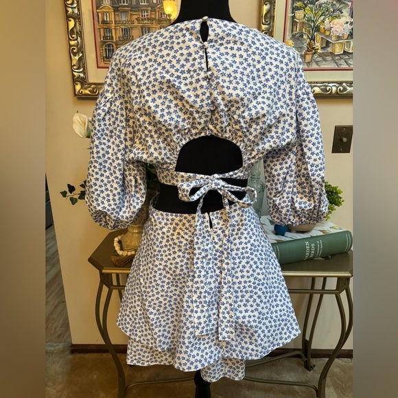 VESTIQUE CUT- OUT FIT & FLARE BLUE FLORAL PEASANT TIE BACK MINI DRESS SZ L - Picture 2 of 14